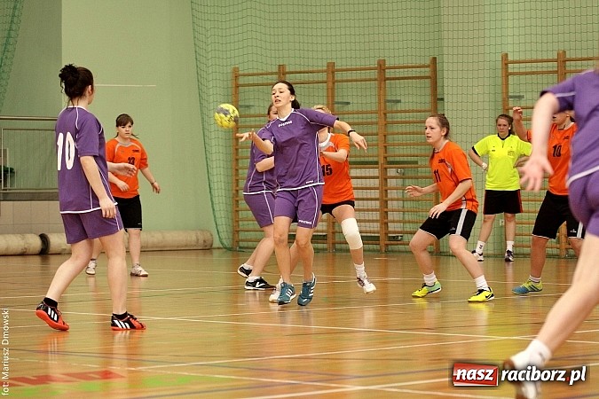 Zdjęcie w galerii na portalu naszraciborz.pl: Piłka Ręczna Dziewcząt Szk&oacute;ł Ponadgimnazjalnych wiadomości z regionu