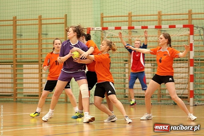 Zdjęcie w galerii na portalu naszraciborz.pl: Piłka Ręczna Dziewcząt Szk&oacute;ł Ponadgimnazjalnych wiadomości z regionu