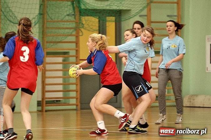 Zdjęcie w galerii na portalu naszraciborz.pl: Piłka Ręczna Dziewcząt Szk&oacute;ł Ponadgimnazjalnych wiadomości z regionu