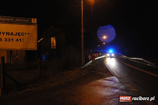 Zdjęcie w galerii na portalu naszraciborz.pl: Brawura na Gliwickiej. Dachowanie audi A4 wiadomości z regionu