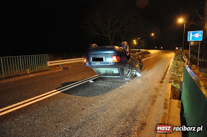 Zdjęcie w galerii na portalu naszraciborz.pl: Brawura na Gliwickiej. Dachowanie audi A4 wiadomości z regionu