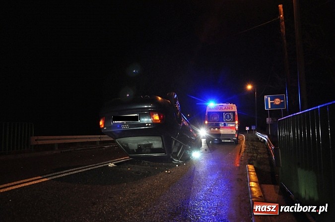 Zdjęcie w galerii na portalu naszraciborz.pl: Brawura na Gliwickiej. Dachowanie audi A4 wiadomości z regionu