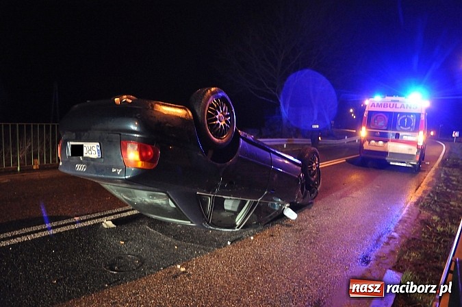 Zdjęcie w galerii na portalu naszraciborz.pl: Brawura na Gliwickiej. Dachowanie audi A4 wiadomości z regionu
