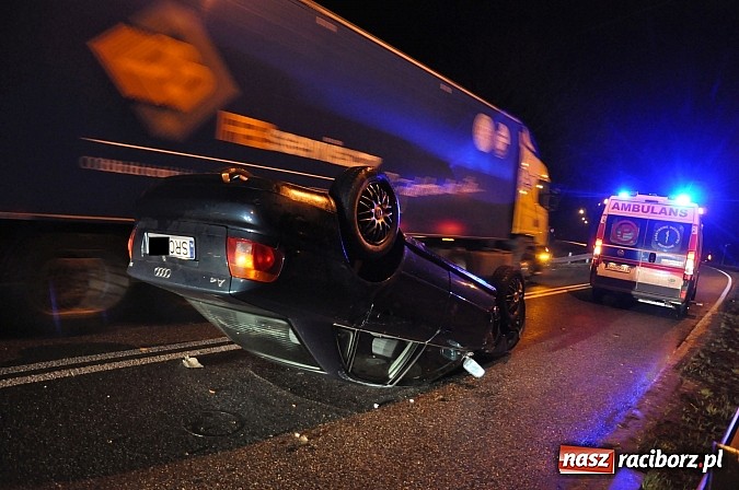 Zdjęcie w galerii na portalu naszraciborz.pl: Brawura na Gliwickiej. Dachowanie audi A4 wiadomości z regionu