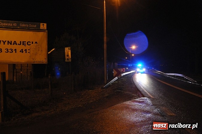 Zdjęcie w galerii na portalu naszraciborz.pl: Brawura na Gliwickiej. Dachowanie audi A4 wiadomości z regionu