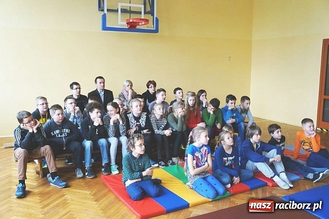 Zdjęcie w galerii na portalu naszraciborz.pl: Policjanci o bezpieczeństwie w SP 5  wiadomości z regionu