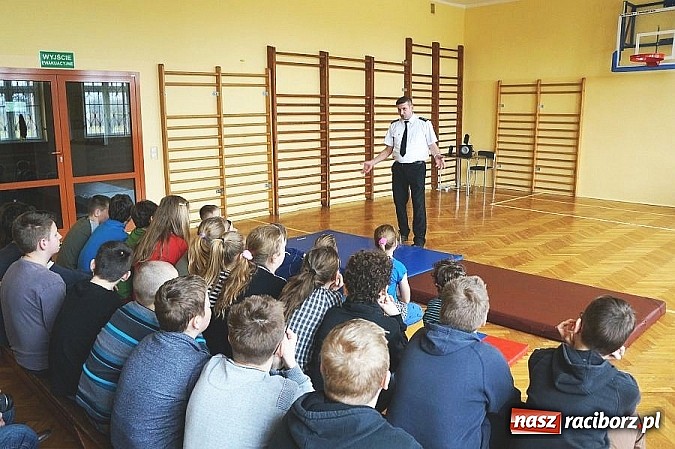 Zdjęcie w galerii na portalu naszraciborz.pl: Policjanci o bezpieczeństwie w SP 5  wiadomości z regionu