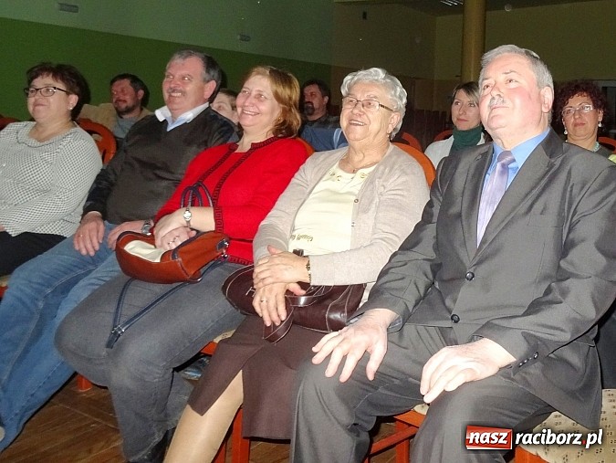 Zdjęcie w galerii na portalu naszraciborz.pl: Przy Okrągłym Stole – nie zawsze pospolite Polaków rozmowy w Kobyli  wiadomości z regionu