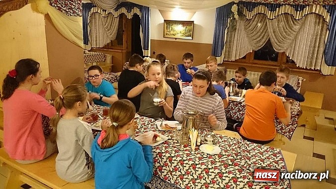 Zdjęcie w galerii na portalu naszraciborz.pl: Uczniowie z Pawłowa wyjechali na narty  wiadomości z regionu