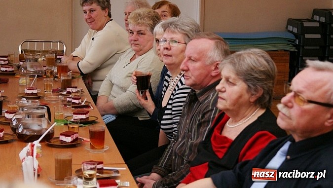 Zdjęcie w galerii na portalu naszraciborz.pl: Autoprezentacja dla emerytów i rencistów w bibliotece na Ostrogu wiadomości z regionu