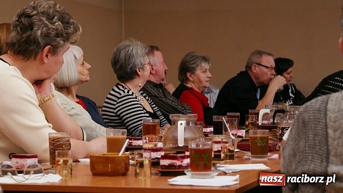 Zdjęcie w galerii na portalu naszraciborz.pl: Autoprezentacja dla emerytów i rencistów w bibliotece na Ostrogu wiadomości z regionu