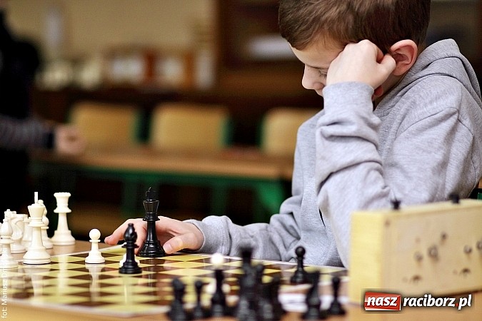 Zdjęcie w galerii na portalu naszraciborz.pl: Rejonowe zawody szachowe dziewcząt i chłopców w Tworkowie  wiadomości z regionu