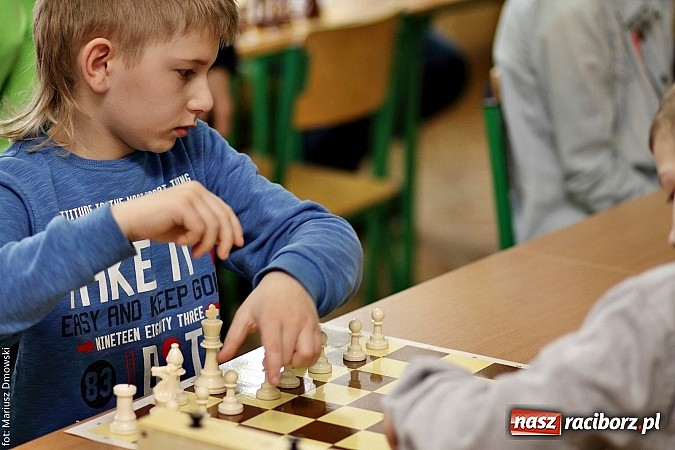Zdjęcie w galerii na portalu naszraciborz.pl: Rejonowe zawody szachowe dziewcząt i chłopców w Tworkowie  wiadomości z regionu