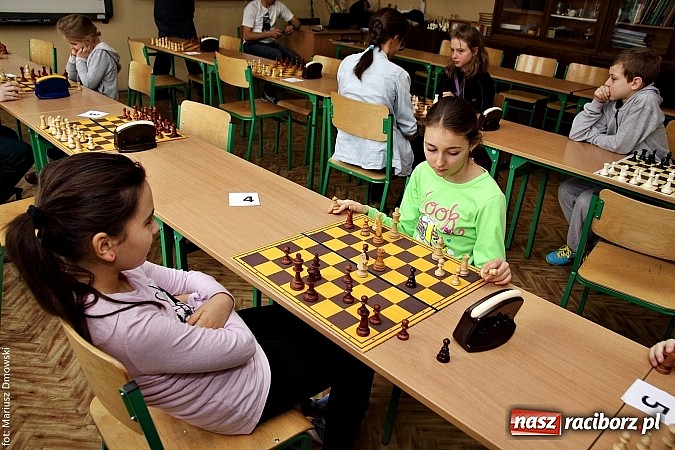 Zdjęcie w galerii na portalu naszraciborz.pl: Rejonowe zawody szachowe dziewcząt i chłopców w Tworkowie  wiadomości z regionu