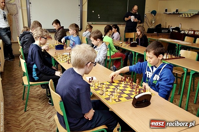 Zdjęcie w galerii na portalu naszraciborz.pl: Rejonowe zawody szachowe dziewcząt i chłopców w Tworkowie  wiadomości z regionu