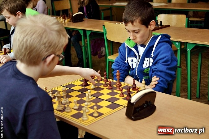 Zdjęcie w galerii na portalu naszraciborz.pl: Rejonowe zawody szachowe dziewcząt i chłopców w Tworkowie  wiadomości z regionu