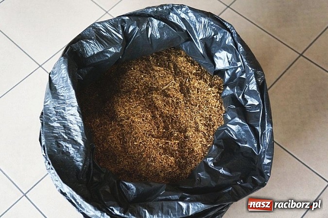 Zdjęcie w galerii na portalu naszraciborz.pl: Policjanci przejęli nielegalny tytoń  wiadomości z regionu