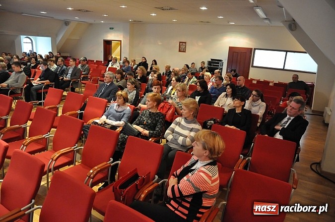 Zdjęcie w galerii na portalu naszraciborz.pl: Centra kształcenia zawodowego i ustawicznego receptą na słabsze nabory z powodu niżu. Budowlanka, Ekonomik i ZSZ razem wiadomości z regionu