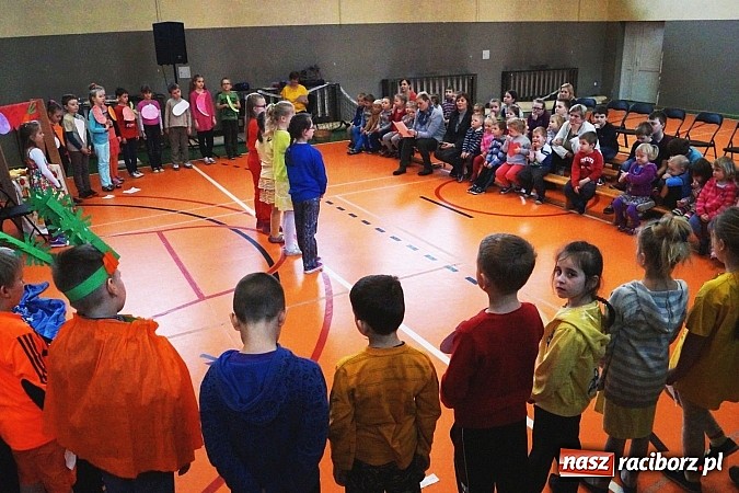 Zdjęcie w galerii na portalu naszraciborz.pl: Dzieci z Górek Śl. ostrzegają przed fast foodami  wiadomości z regionu