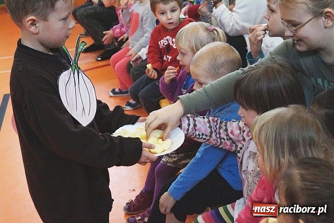 Zdjęcie w galerii na portalu naszraciborz.pl: Dzieci z Górek Śl. ostrzegają przed fast foodami  wiadomości z regionu