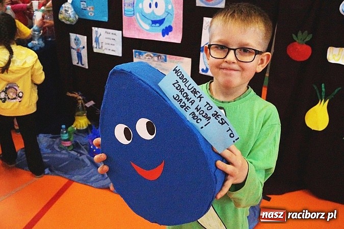 Zdjęcie w galerii na portalu naszraciborz.pl: Dzieci z Górek Śl. ostrzegają przed fast foodami  wiadomości z regionu