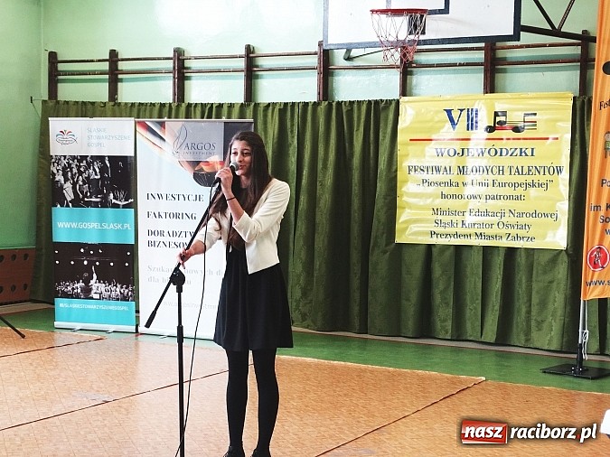 Zdjęcie w galerii na portalu naszraciborz.pl: II miejsce wokalistki MIRAŻU na Wojewódzkim Festiwalu Młodych Talentów  wiadomości z regionu