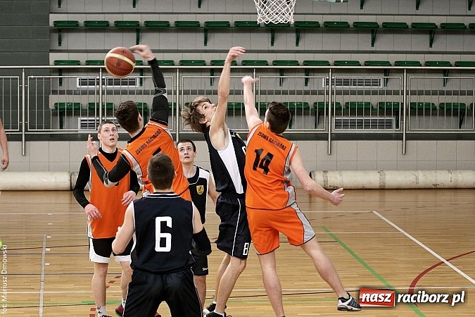 Zdjęcie w galerii na portalu naszraciborz.pl: I LO najlepsze w koszykówce chłopców wiadomości z regionu