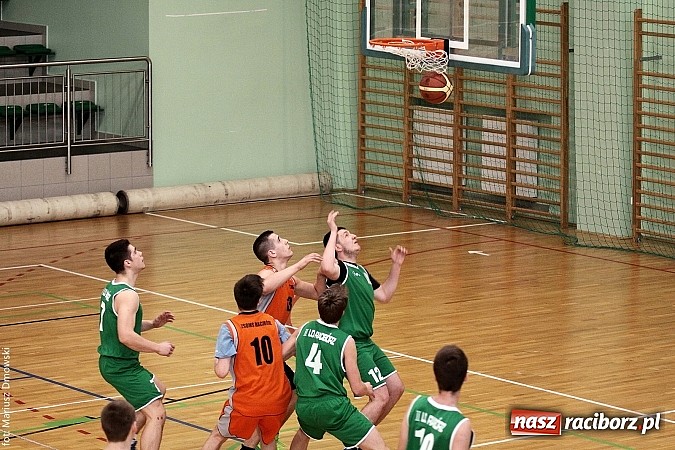 Zdjęcie w galerii na portalu naszraciborz.pl: I LO najlepsze w koszykówce chłopców wiadomości z regionu