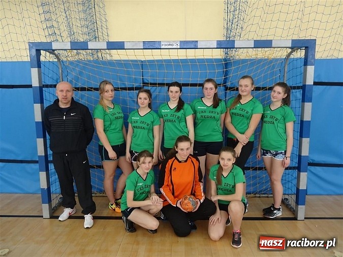 Zdjęcie w galerii na portalu naszraciborz.pl: Szczypiornistki z Pietrowic najlepsze w powiecie wiadomości z regionu