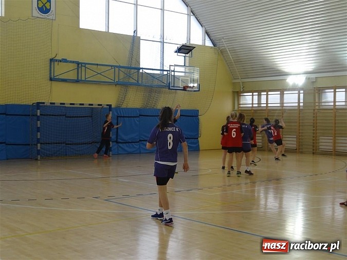 Zdjęcie w galerii na portalu naszraciborz.pl: Szczypiornistki z Pietrowic najlepsze w powiecie wiadomości z regionu