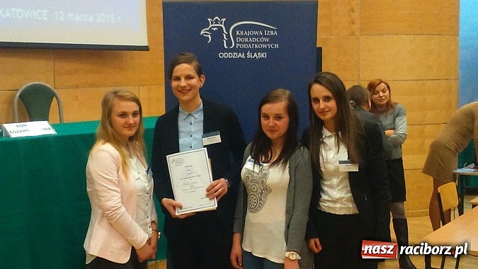 Zdjęcie w galerii na portalu naszraciborz.pl: Nikola Jureczko z Ekonomika laureatką konkursu wiedzy o podatkach wiadomości z regionu
