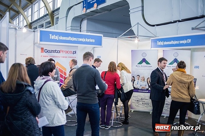 Zdjęcie w galerii na portalu naszraciborz.pl: Szybkie rekrutacje, szkolenia i debaty na targach pracy Career EXPO wiadomości z regionu