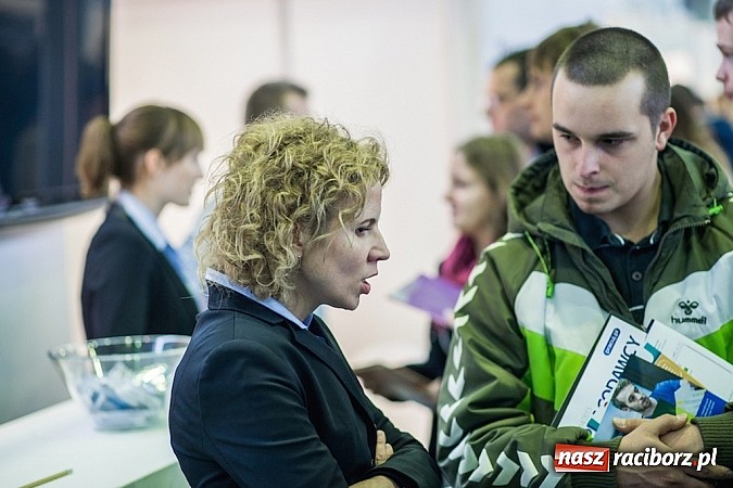 Zdjęcie w galerii na portalu naszraciborz.pl: Szybkie rekrutacje, szkolenia i debaty na targach pracy Career EXPO wiadomości z regionu