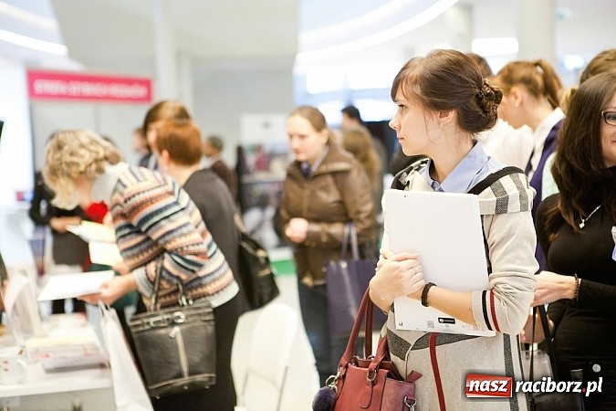 Zdjęcie w galerii na portalu naszraciborz.pl: Szybkie rekrutacje, szkolenia i debaty na targach pracy Career EXPO wiadomości z regionu