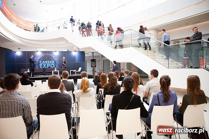 Zdjęcie w galerii na portalu naszraciborz.pl: Szybkie rekrutacje, szkolenia i debaty na targach pracy Career EXPO wiadomości z regionu