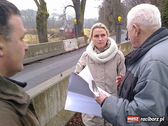Zdjęcie w galerii na portalu naszraciborz.pl:  O wałach z wojewodą, o drogach z dyrektorem ZDW wiadomości z regionu