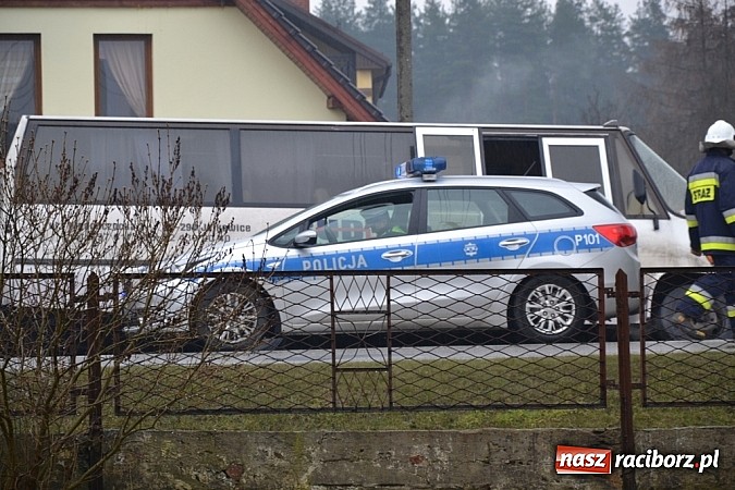 Zdjęcie w galerii na portalu naszraciborz.pl: Wyprzedzanie zakończone w rowie wiadomości z regionu