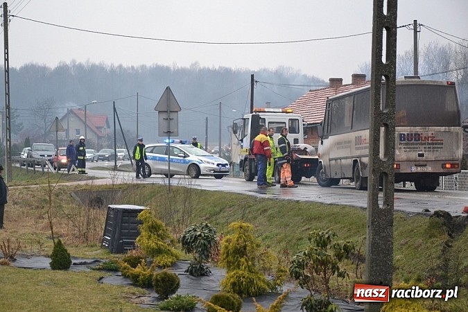 Zdjęcie w galerii na portalu naszraciborz.pl: Wyprzedzanie zakończone w rowie wiadomości z regionu