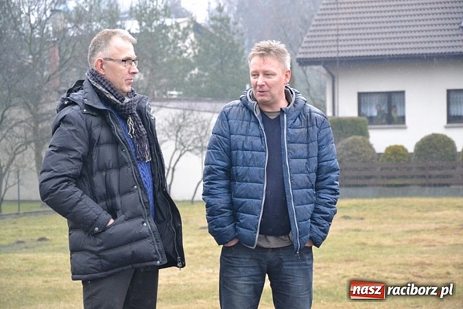 Zdjęcie w galerii na portalu naszraciborz.pl: Wyprzedzanie zakończone w rowie wiadomości z regionu