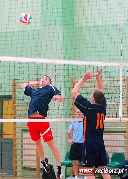 Zdjęcie w galerii na portalu naszraciborz.pl: Sobotnie emocje w siatkówce zakładów pracy. Faworyci nie zawiedli wiadomości z regionu