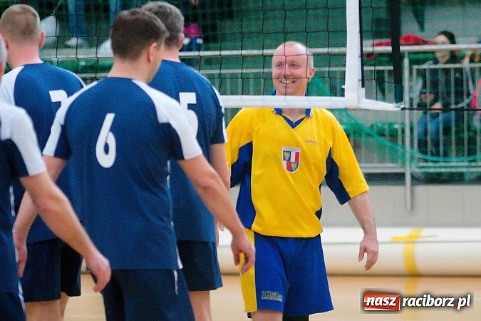 Zdjęcie w galerii na portalu naszraciborz.pl: Sobotnie emocje w siatkówce zakładów pracy. Faworyci nie zawiedli wiadomości z regionu
