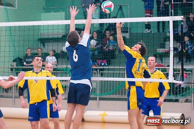 Zdjęcie w galerii na portalu naszraciborz.pl: Sobotnie emocje w siatkówce zakładów pracy. Faworyci nie zawiedli wiadomości z regionu
