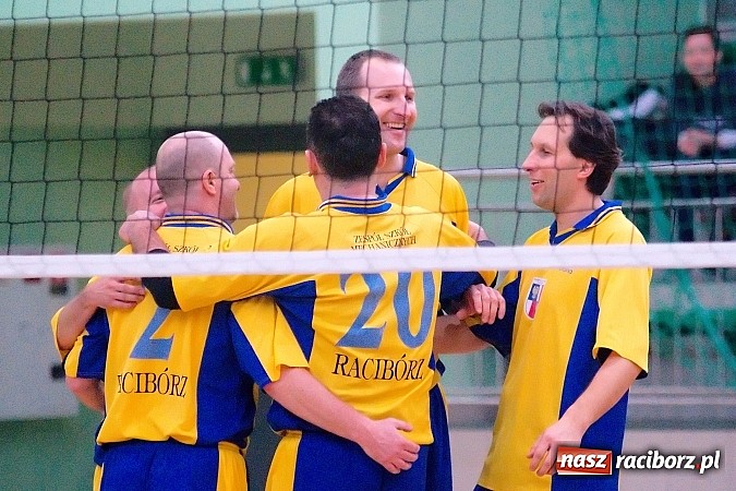 Zdjęcie w galerii na portalu naszraciborz.pl: Sobotnie emocje w siatkówce zakładów pracy. Faworyci nie zawiedli wiadomości z regionu