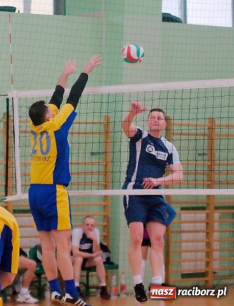 Zdjęcie w galerii na portalu naszraciborz.pl: Sobotnie emocje w siatkówce zakładów pracy. Faworyci nie zawiedli wiadomości z regionu