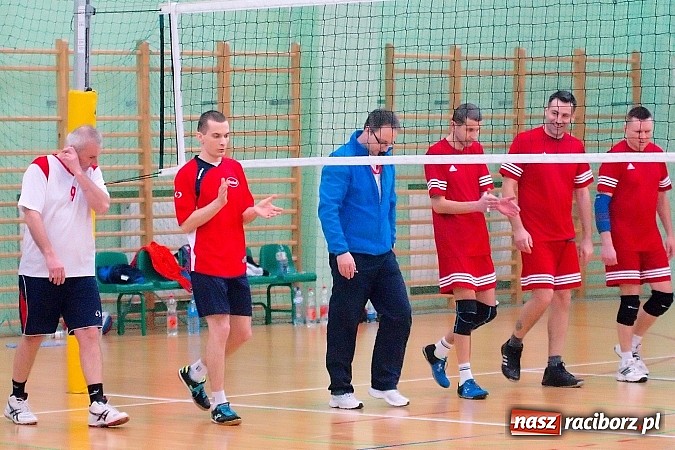 Zdjęcie w galerii na portalu naszraciborz.pl: Sobotnie emocje w siatkówce zakładów pracy. Faworyci nie zawiedli wiadomości z regionu