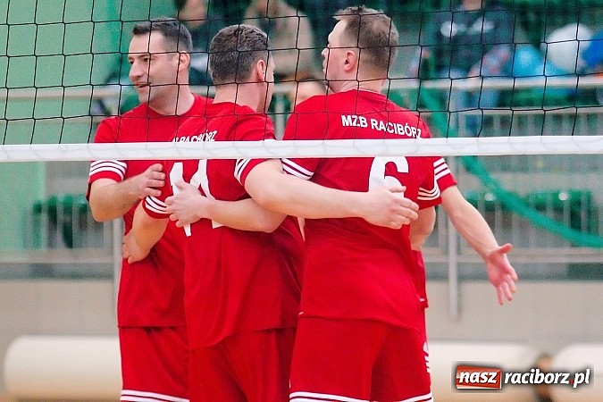 Zdjęcie w galerii na portalu naszraciborz.pl: Sobotnie emocje w siatkówce zakładów pracy. Faworyci nie zawiedli wiadomości z regionu