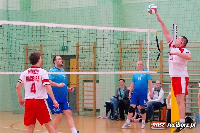 Zdjęcie w galerii na portalu naszraciborz.pl: Sobotnie emocje w siatkówce zakładów pracy. Faworyci nie zawiedli wiadomości z regionu