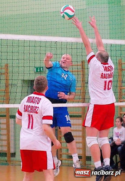 Zdjęcie w galerii na portalu naszraciborz.pl: Sobotnie emocje w siatkówce zakładów pracy. Faworyci nie zawiedli wiadomości z regionu