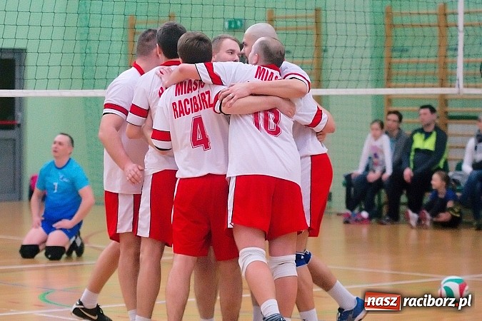 Zdjęcie w galerii na portalu naszraciborz.pl: Sobotnie emocje w siatkówce zakładów pracy. Faworyci nie zawiedli wiadomości z regionu