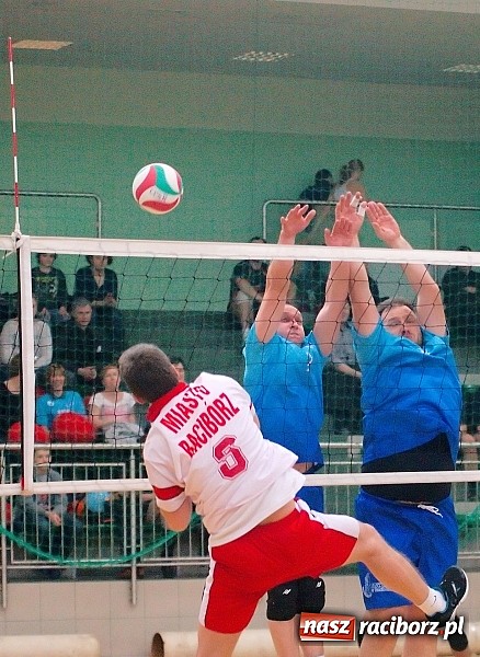 Zdjęcie w galerii na portalu naszraciborz.pl: Sobotnie emocje w siatkówce zakładów pracy. Faworyci nie zawiedli wiadomości z regionu